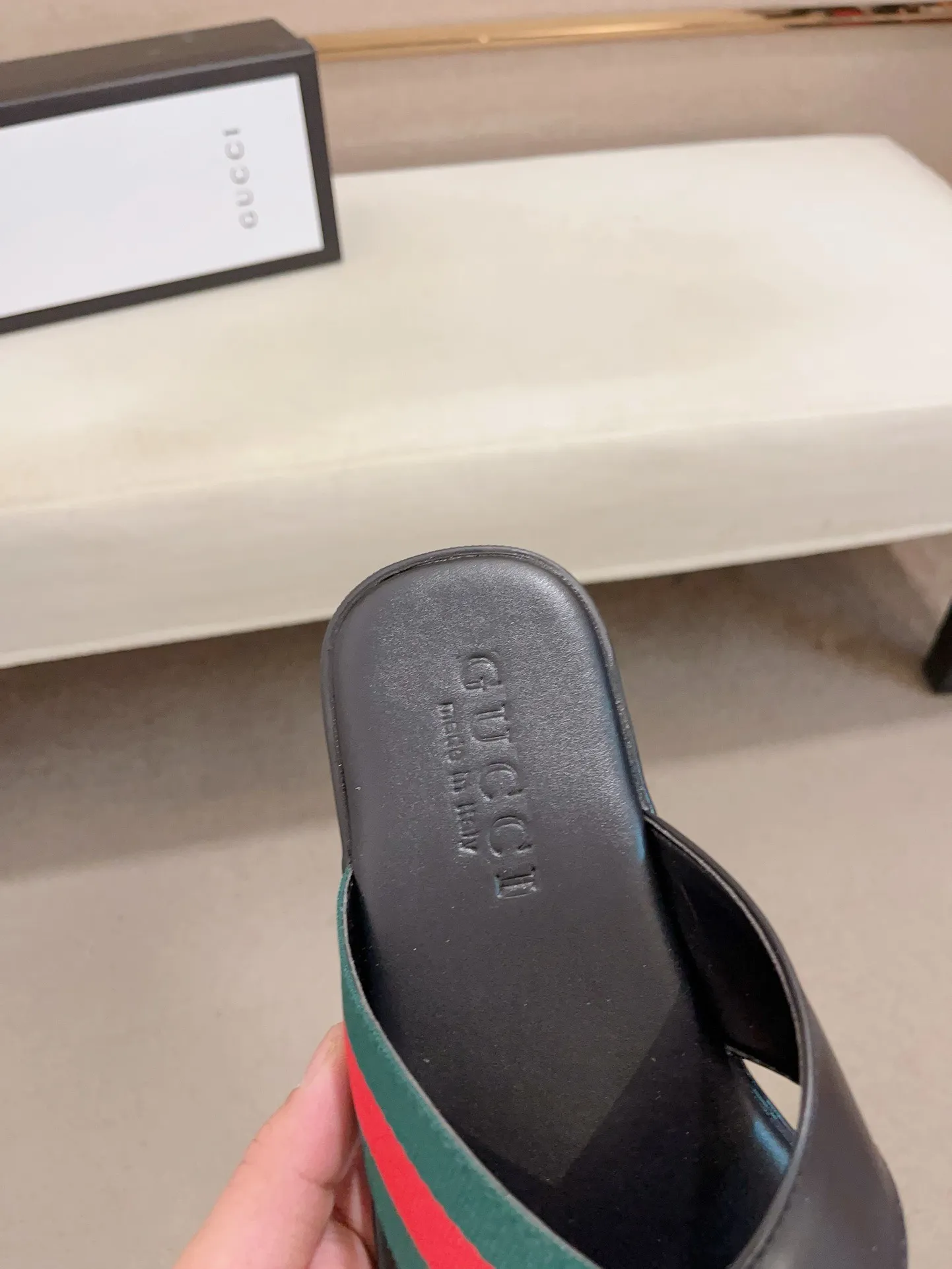 Men's shoes 💰: 240💰 [gucci Gucci slippers] High-end men's shoes brand official website 1:1 latest masterpiece: original mold customization, the fabric is made of imported original materials, upgraded outsole, lighter and non-slip. The market's top quality, simple yet tasteful, a must-have for fashionistas, fashionable at your feet, full of confidence, the same style at the counter 👍The season of summer slippers is here. Code: 38-45